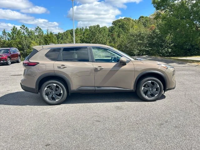Used 2025  Nissan SV image 2