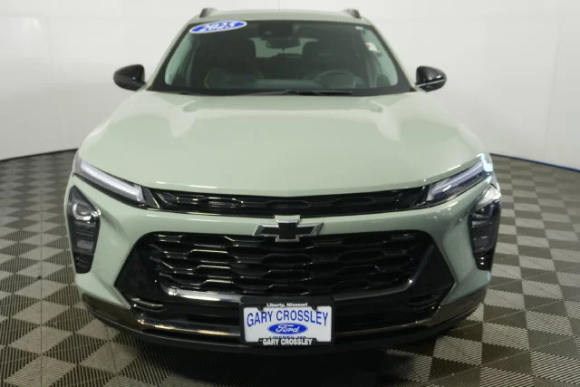 Used 2025 Green Chevrolet ACTIV image 8