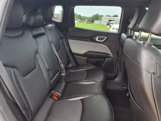 Used 2025 Silver Jeep Latitude image 27