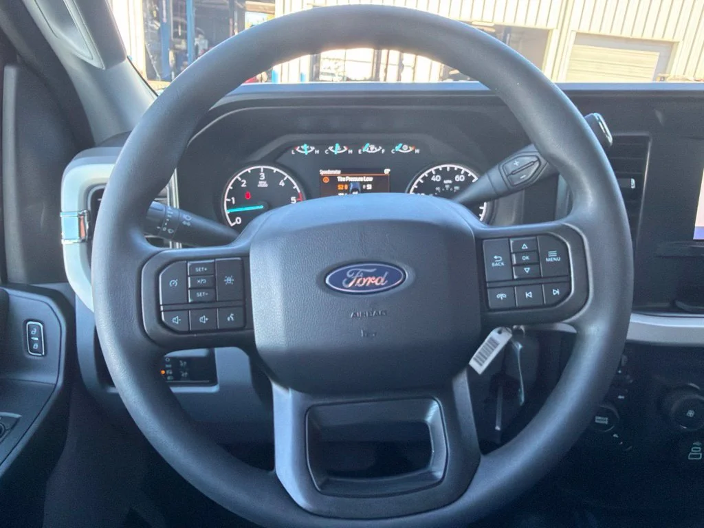 New 2027 Oxford White Ford F-350® XL image 22