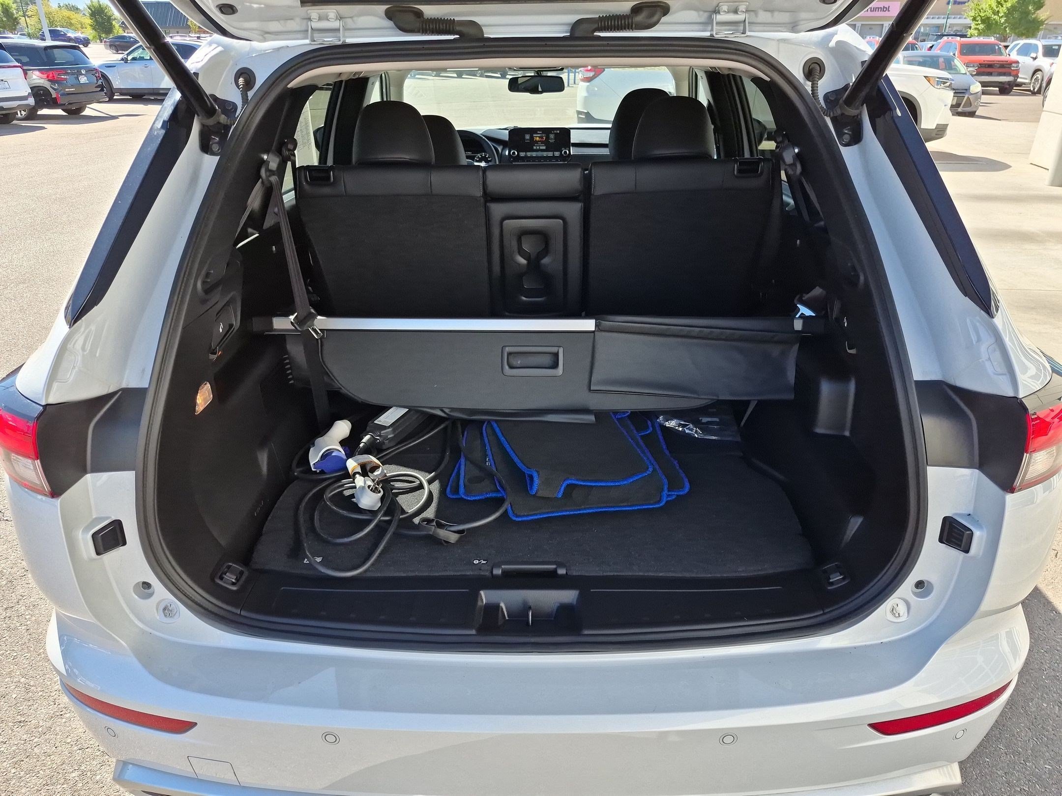 Used 2025 White Mitsubishi SE image 30