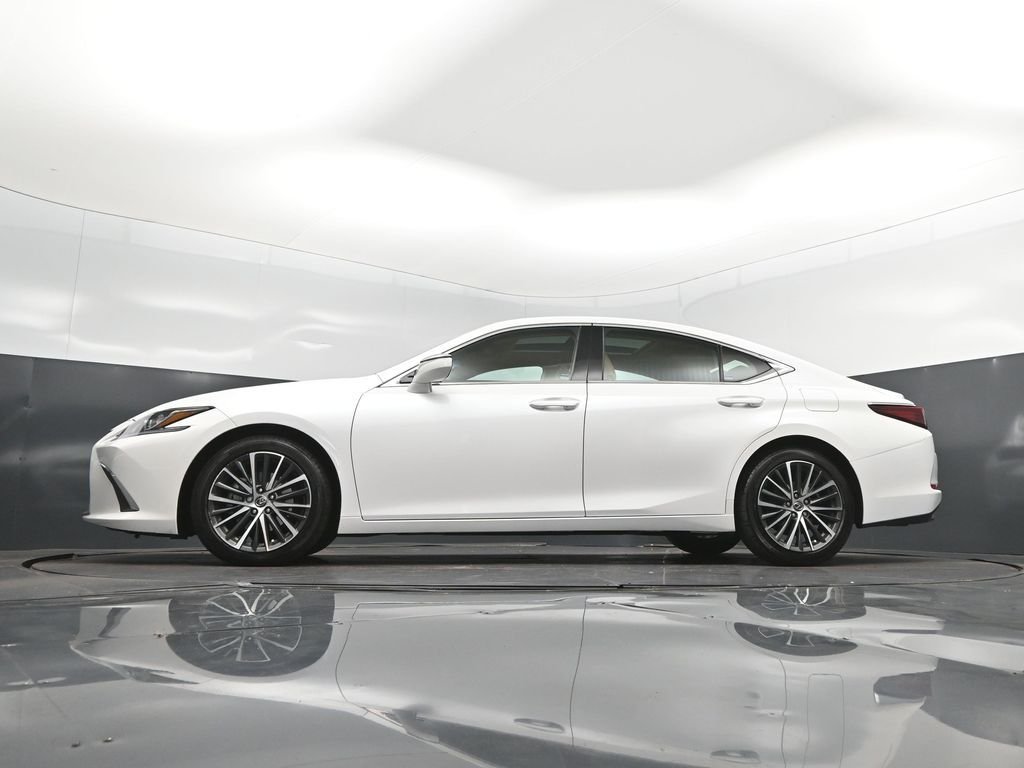 Used 2024 White Lexus 350 image 39