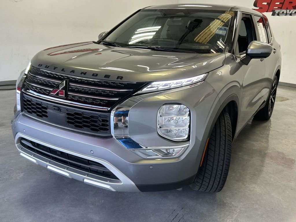 Used 2023 Gray Mitsubishi SE Special Edition image 7