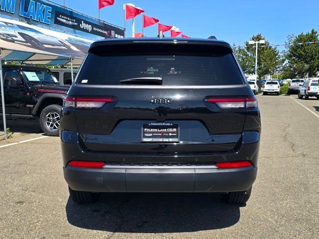 New 2026 Diamond Black Crystal Pearlcoat Jeep Altitude image 5