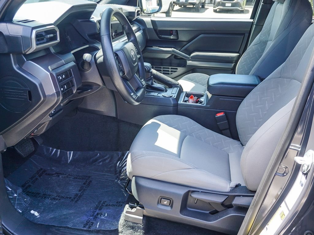 Used 2025  Toyota SR5 image 17