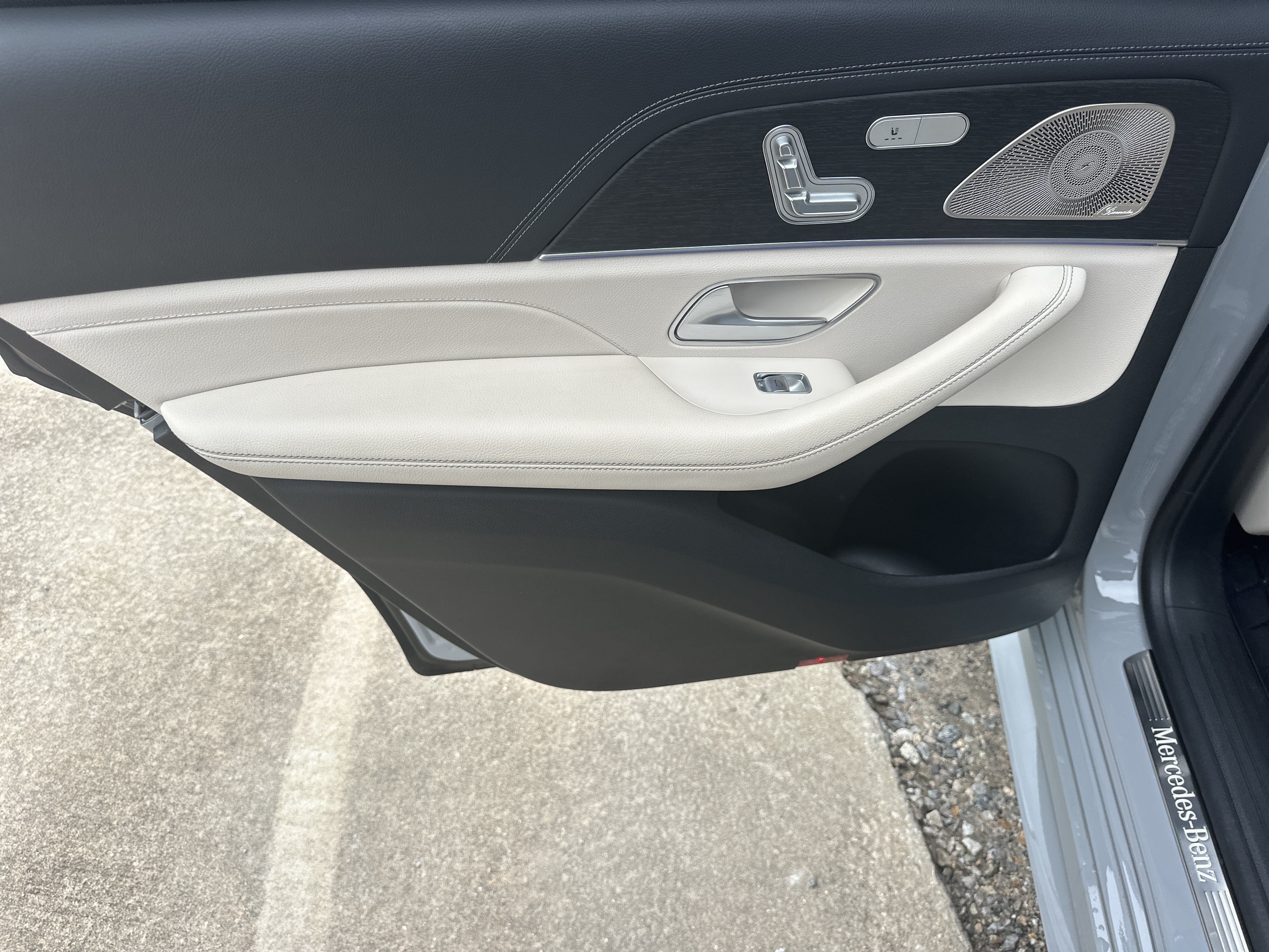 Used 2025 Gray Mercedes-Benz GLS 450 image 23