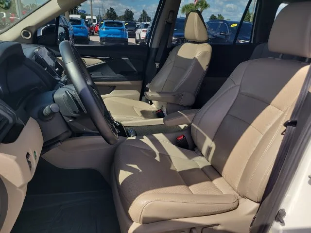 Certified Used 2019 White Honda Elite image 22