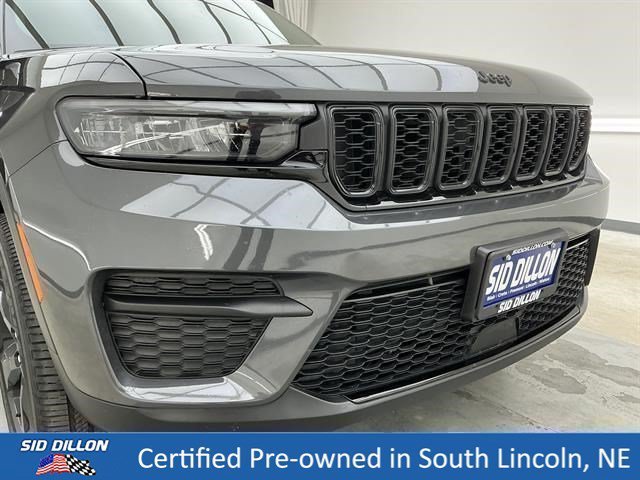 Used 2025 Baltic Gray Metallic Clearcoat Jeep Altitude image 25