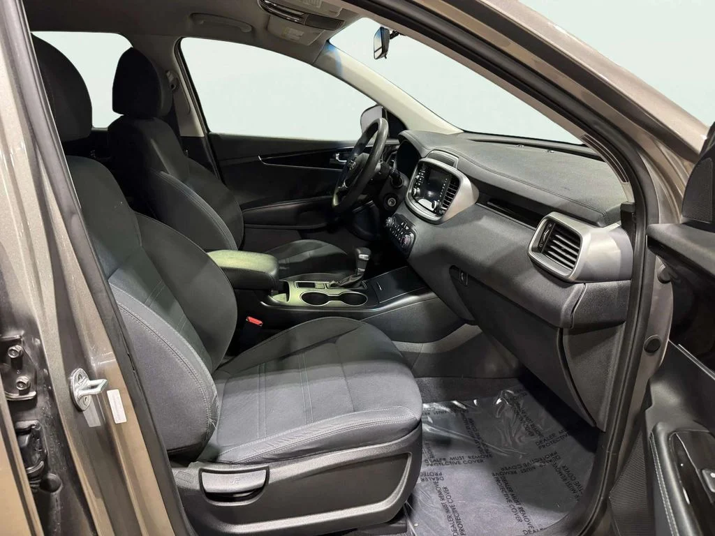 Used 2019 Titanium Silver Kia LX image 27
