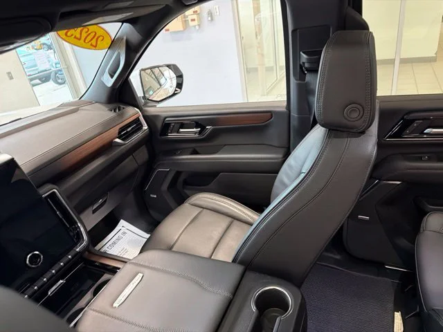 Used 2025 White GMC Denali image 37
