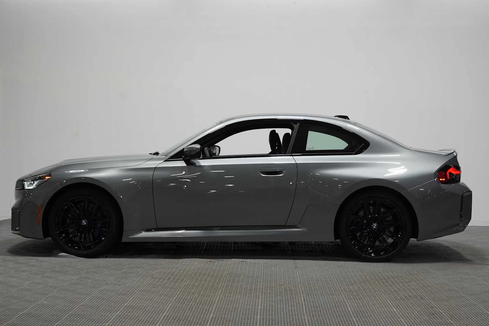 New 2026 Skyscraper Grey Metallic BMW  image 3
