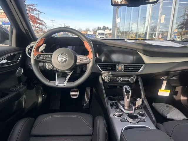 2025 Alfa Romeo Giulia Intensa - Photo 10