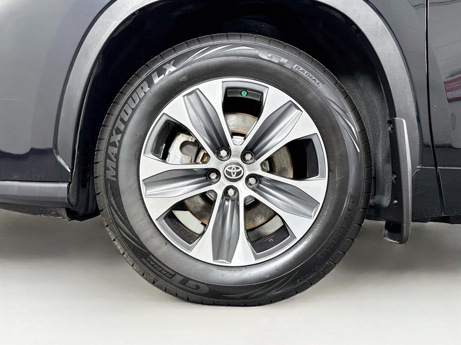 Used 2022 Midnight Black Metallic Toyota XLE image 45