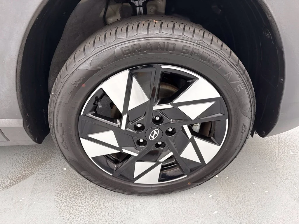 2024 Hyundai Kona SEL SUV Slide 11