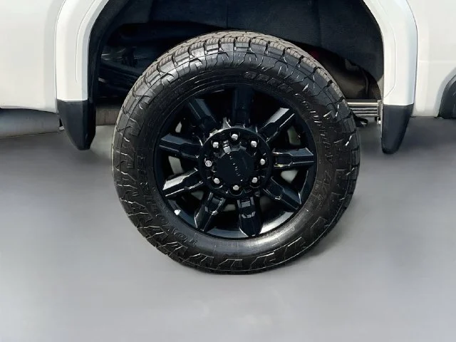 Used 2024 White GMC Denali Ultimate image 40
