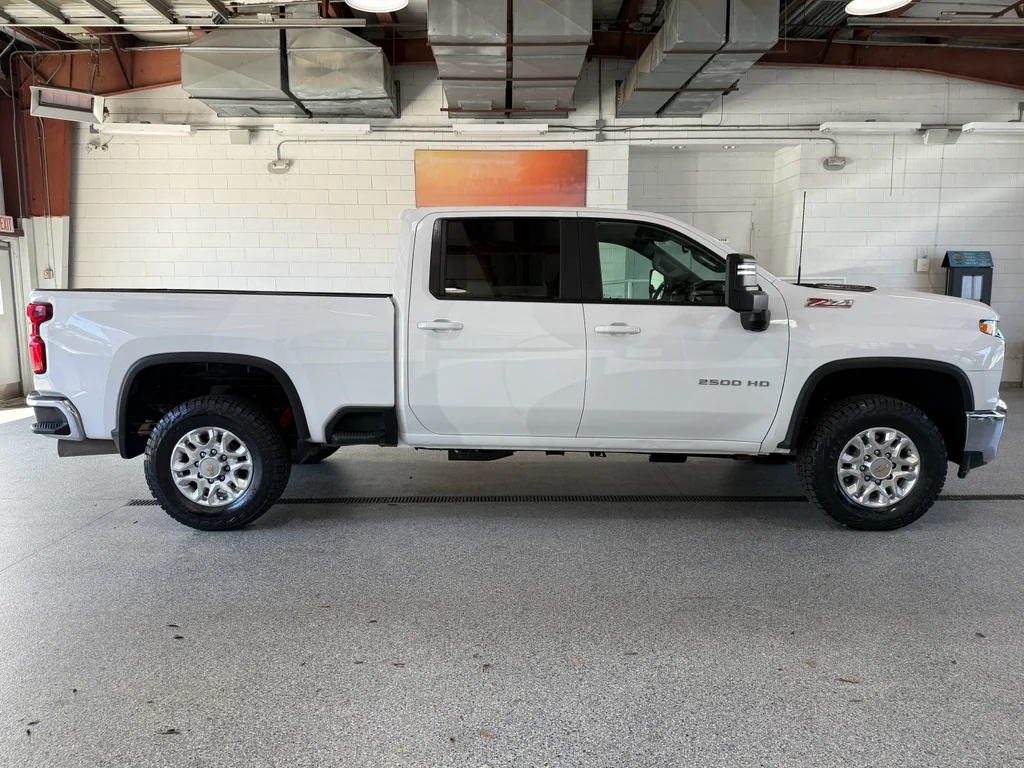 Used 2023 Summit White Chevrolet LT image 11