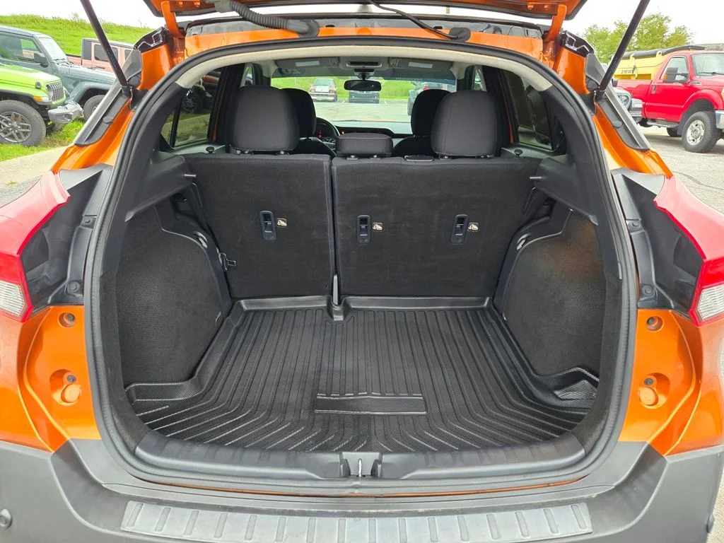 Used 2020 Orange Nissan SR image 26