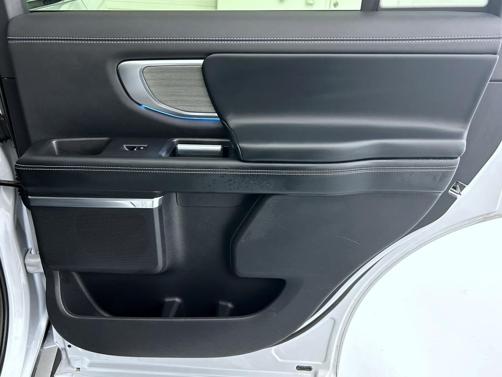 Used 2025 Silver Metallic Ford Platinum image 19