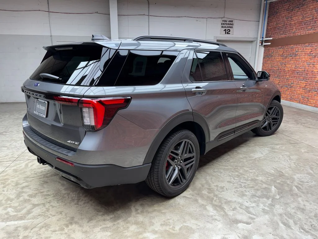 New 2026 Carbonized Gray Metallic Ford ST-Line image 6