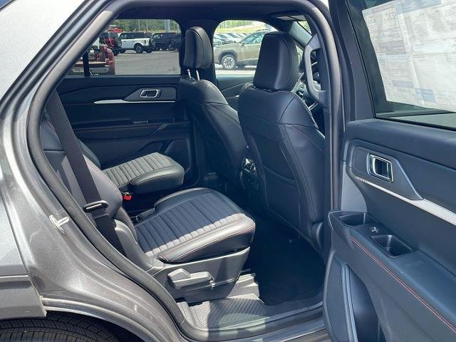 New 2026 Carbonized Gray Metallic Ford ST-Line image 27