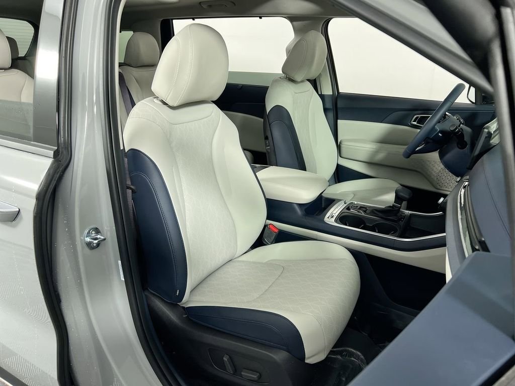 New 2026 Ceramic Silver Kia EX image 30