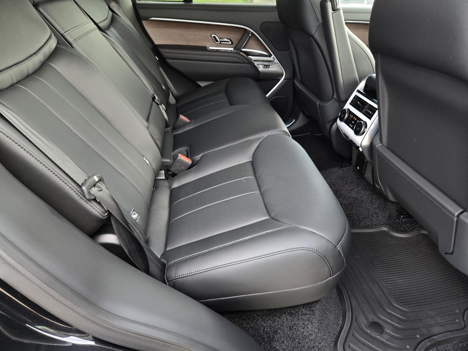 New 2026 Santorini Black Land Rover SE image 25