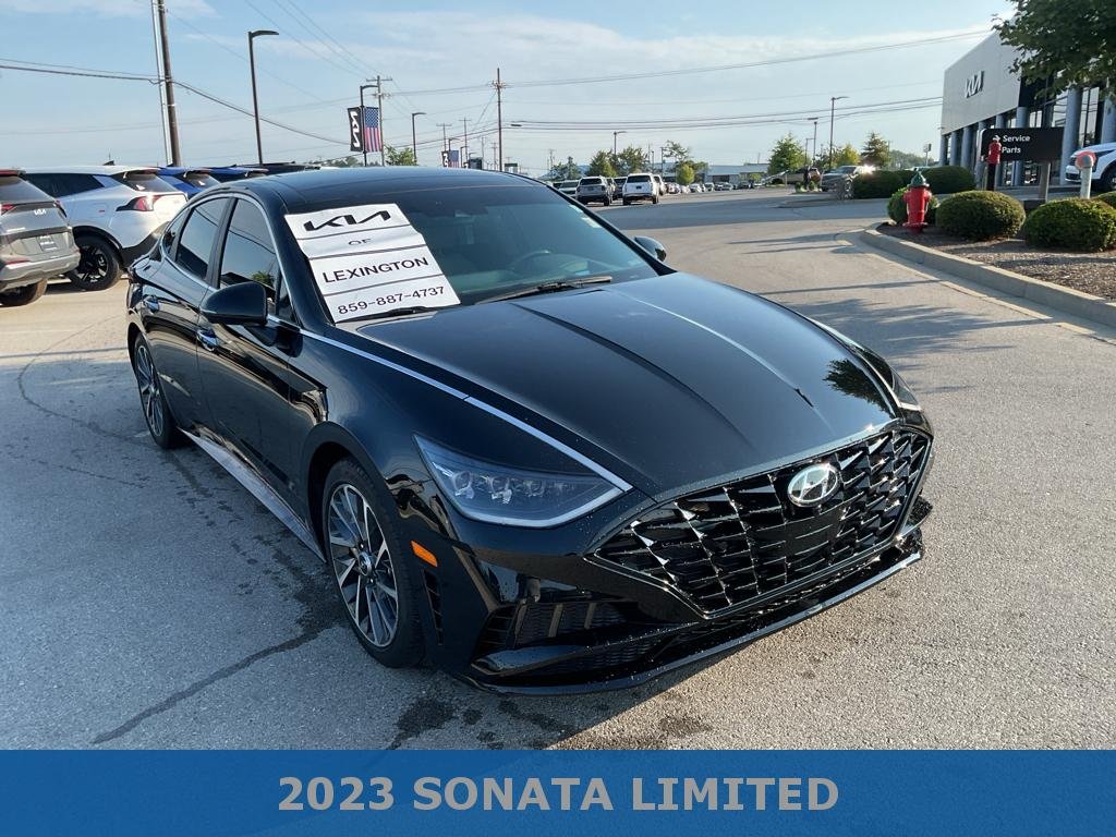 Used 2023 Onyx Black Hyundai Limited image 2