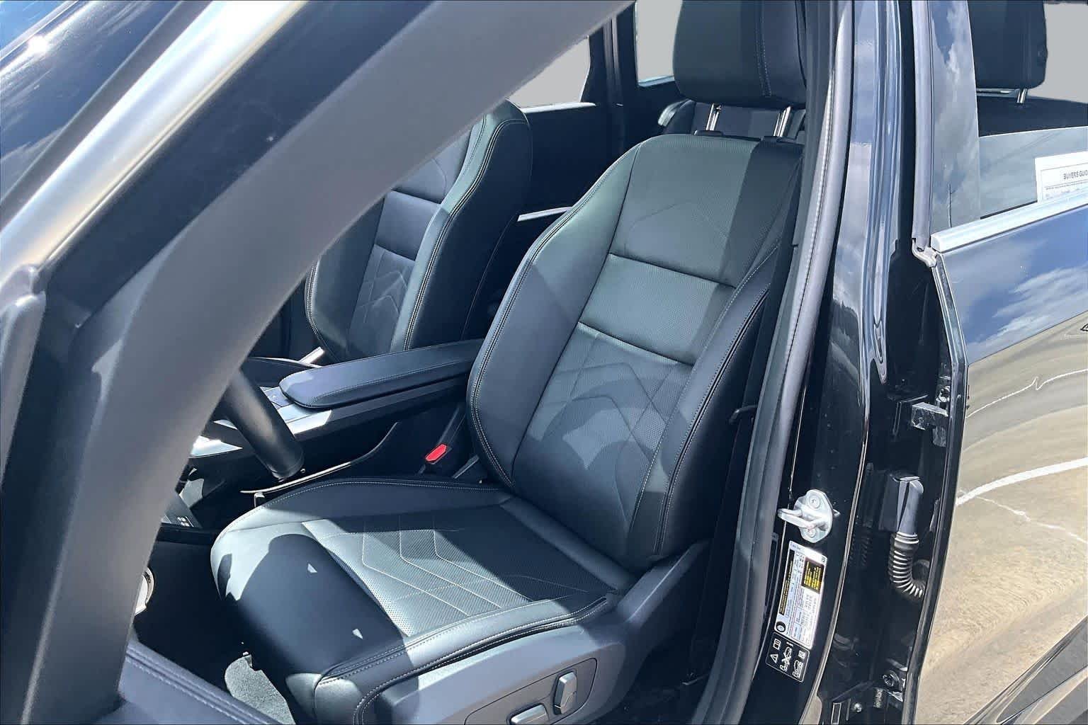 Used 2025 Black Sapphire Metallic BMW xDrive28i image 7