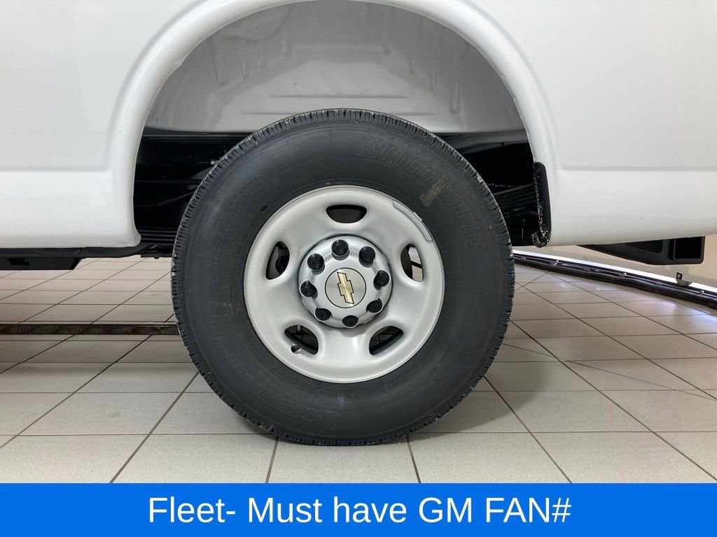 New 2026 Summit White Chevrolet 1WT image 17