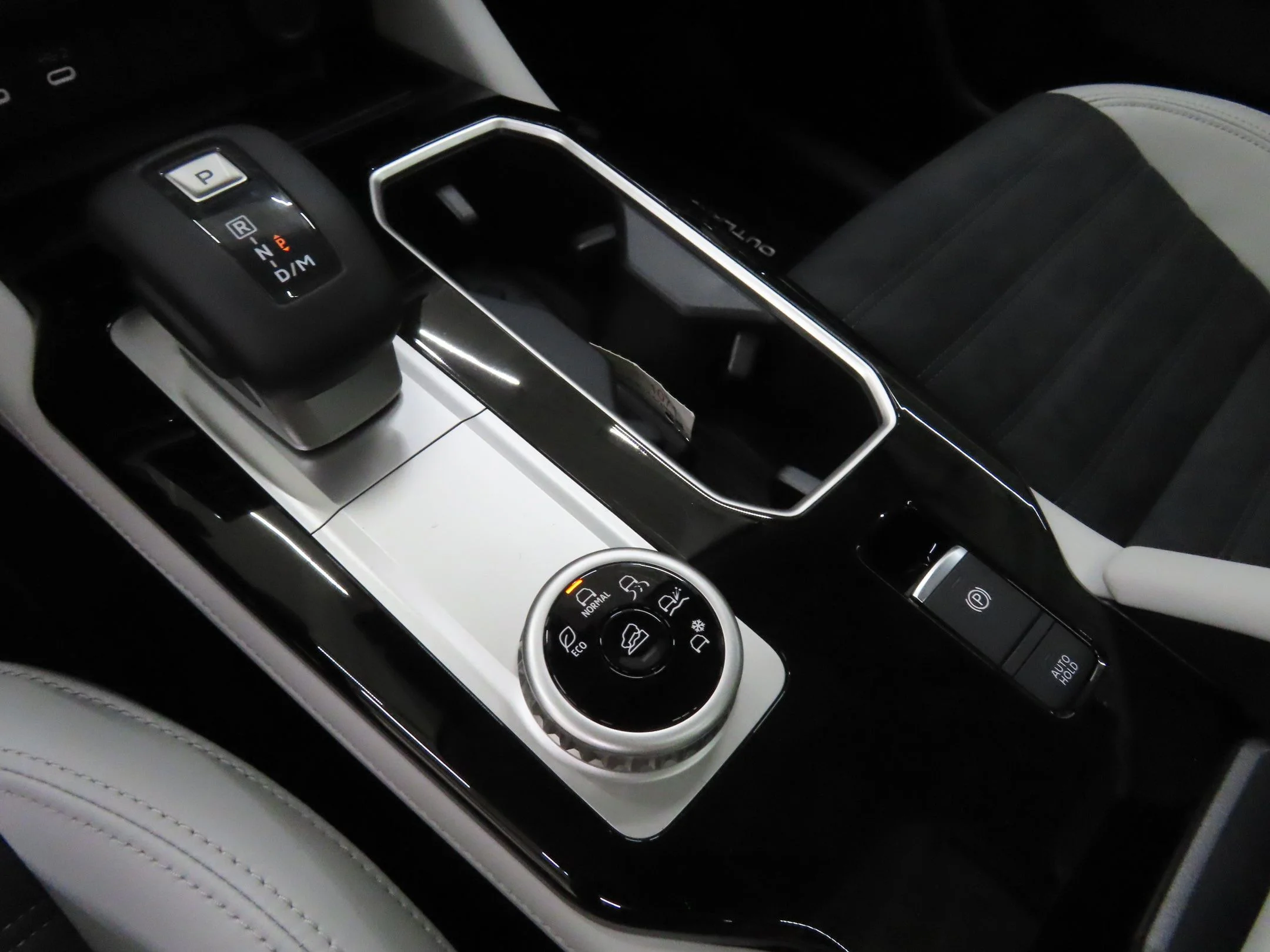 Used 2025 Blue Mitsubishi SE image 16