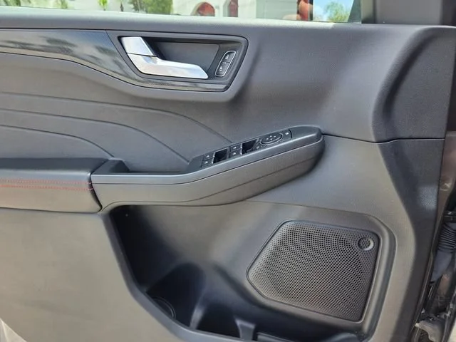 2025 Ford Escape ST-Line - Photo 19