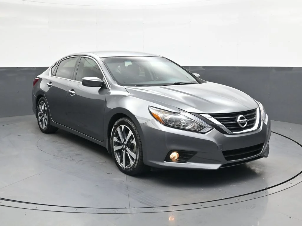 Used 2017 Gray Nissan 2.5 SR image 2