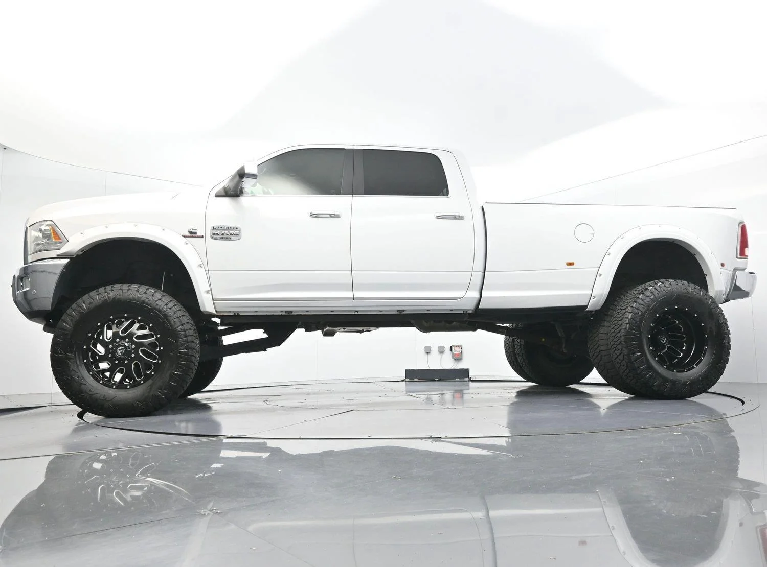 Used 2018 Bright White Clearcoat Ram Laramie Longhorn image 47