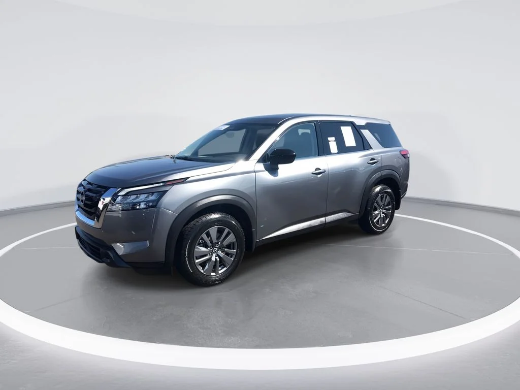 Used 2024 Gray Nissan S image 4