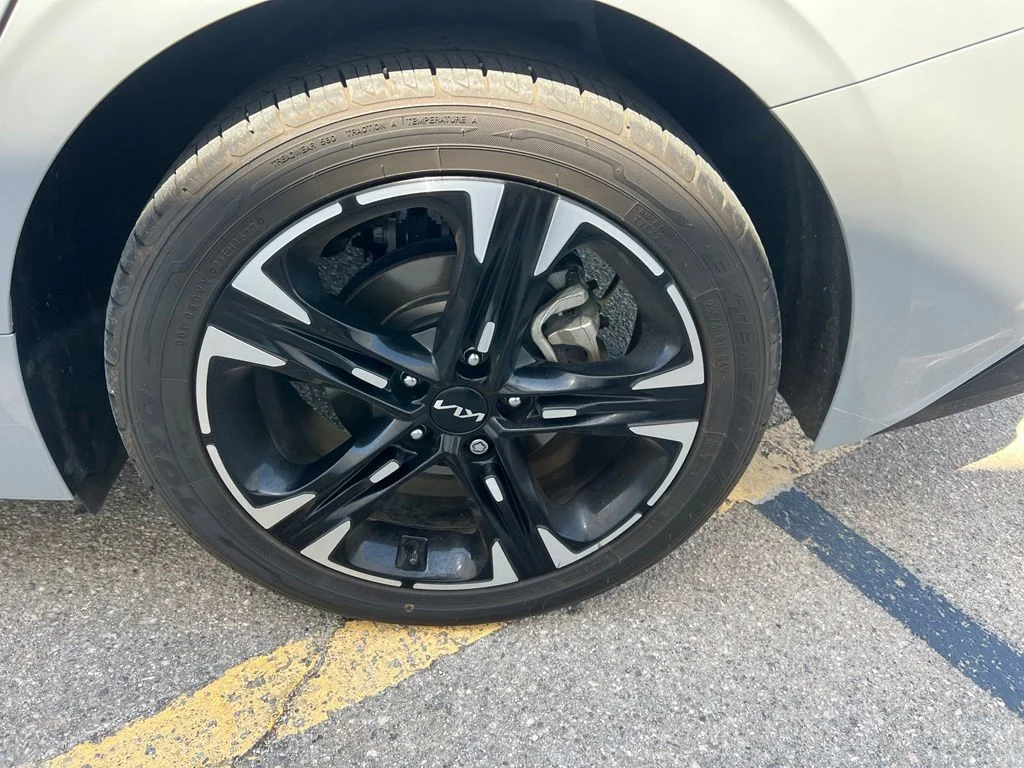 Used 2023 Wolf Gray Kia GT-Line image 30