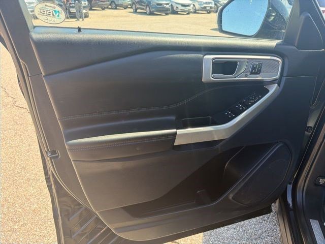 Used 2020 Black Metallic Ford Limited image 11