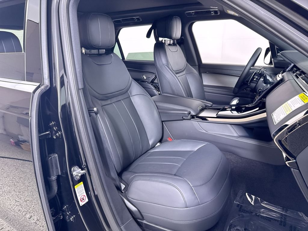 New 2026 Santorini Black Land Rover Dynamic SE image 22