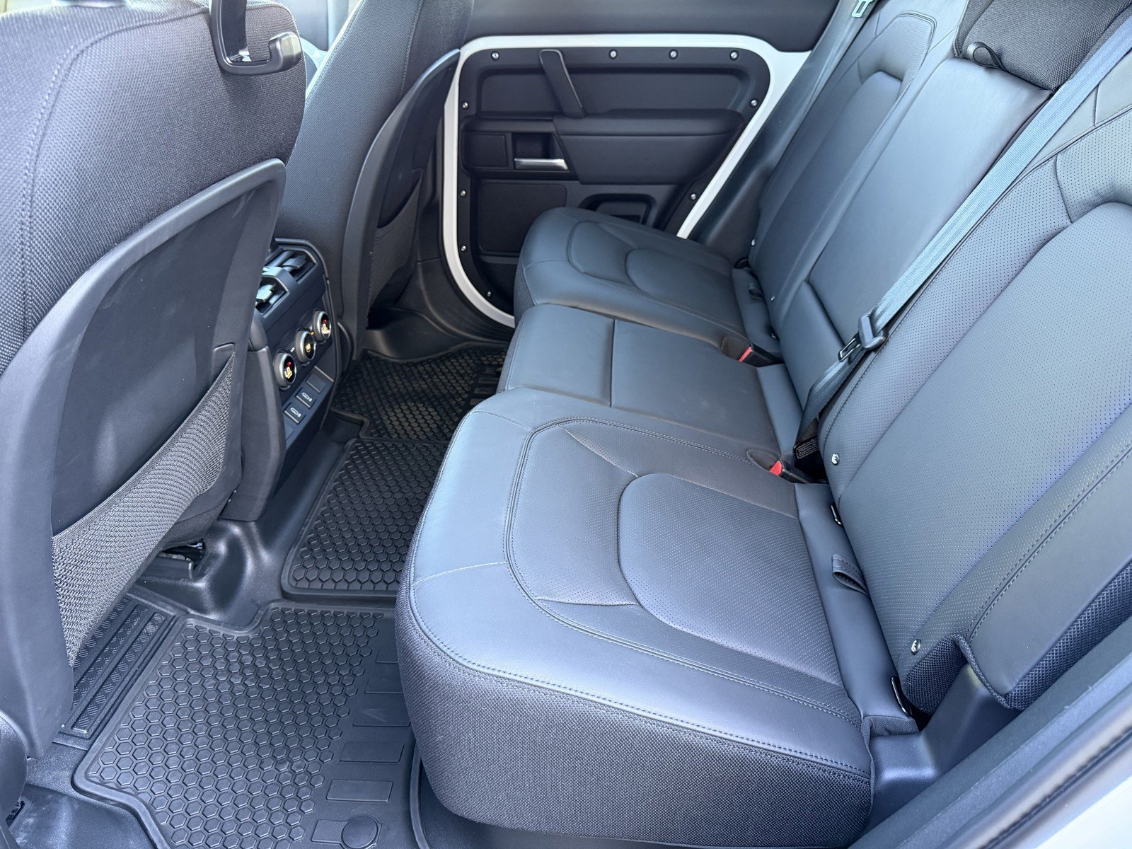 2026 Land Rover Defender V8 - Photo 25