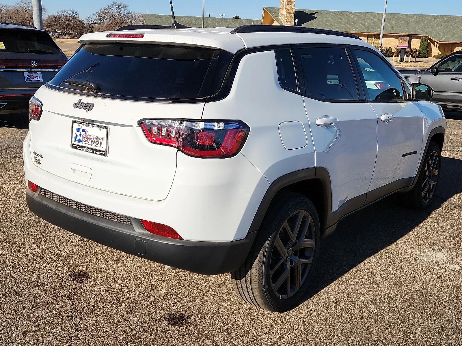 New 2026 White Jeep LATITUDE ALTITUDE 4X4 image 4