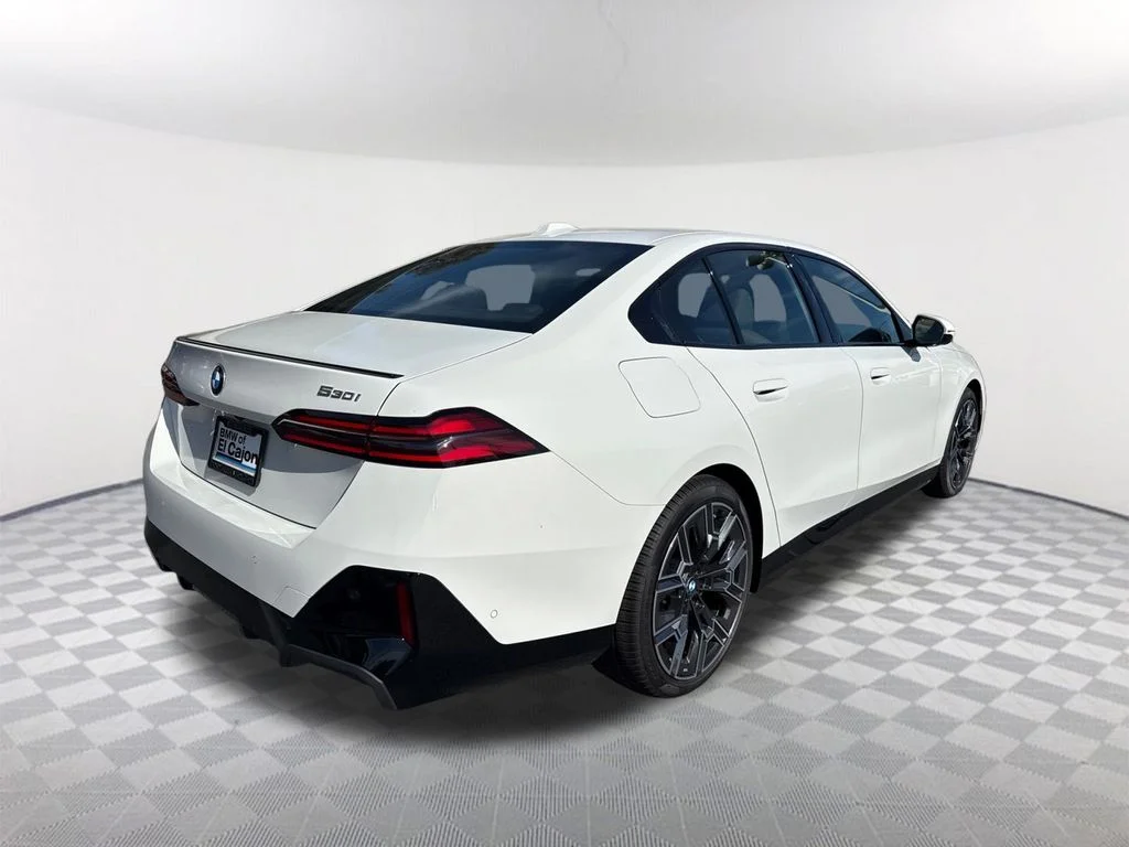 New 2027 White BMW 530i image 4