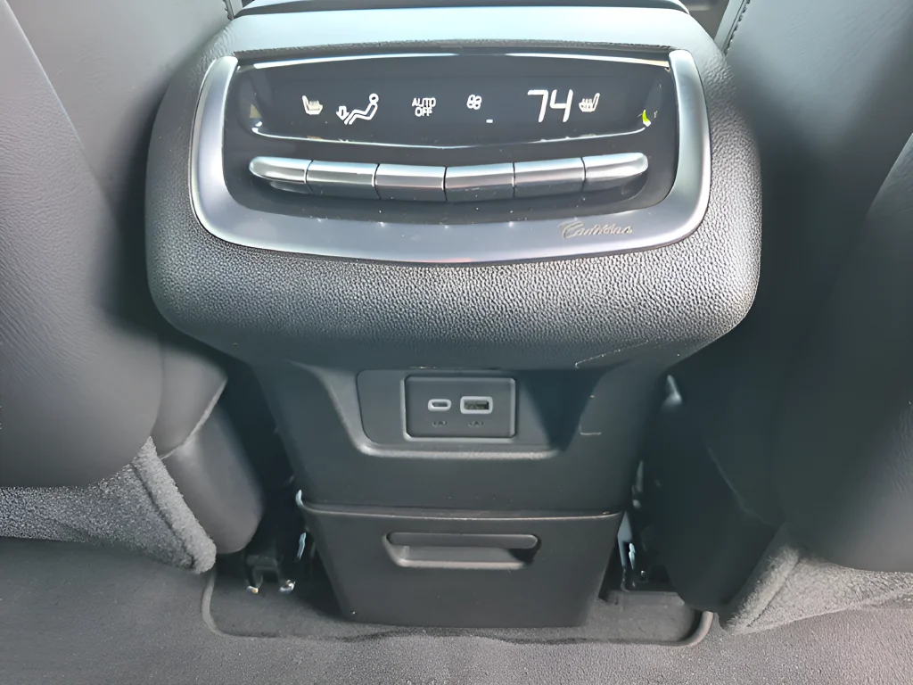Used 2024  Cadillac Sport image 30
