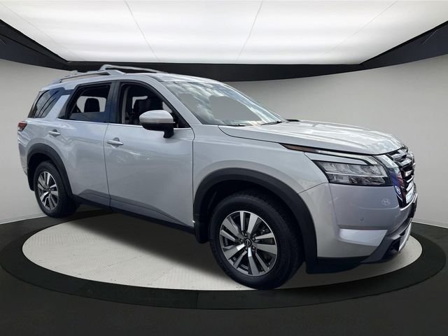 2023 Nissan Pathfinder SL photo 2