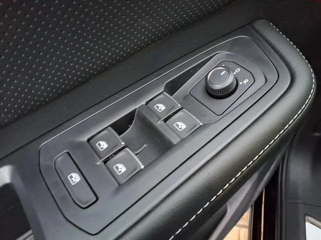 New 2026 Deep Black Pearl Volkswagen 2.0T SEL 4MOTION image 11