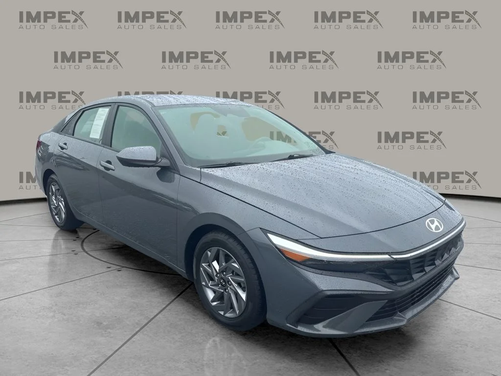 Used 2024 Gray Hyundai SEL image 7