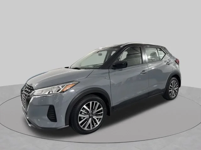 Used 2023 Gray Nissan SV image 3
