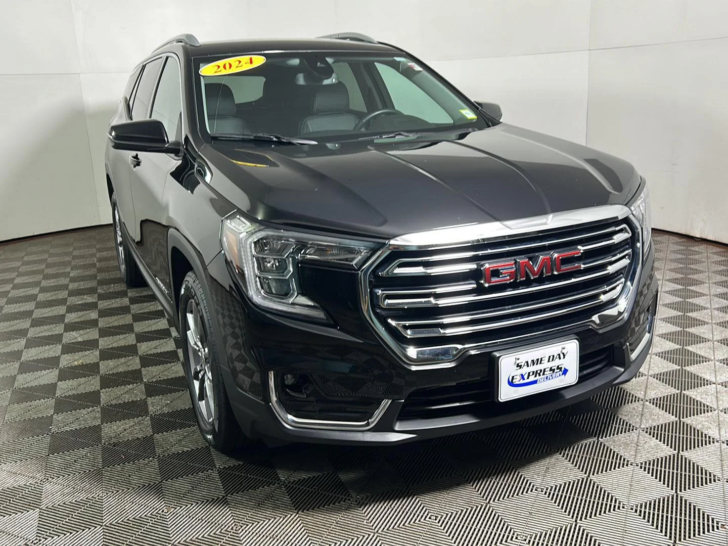 Used 2024 Ebony Twilight Metallic GMC SLT image 4