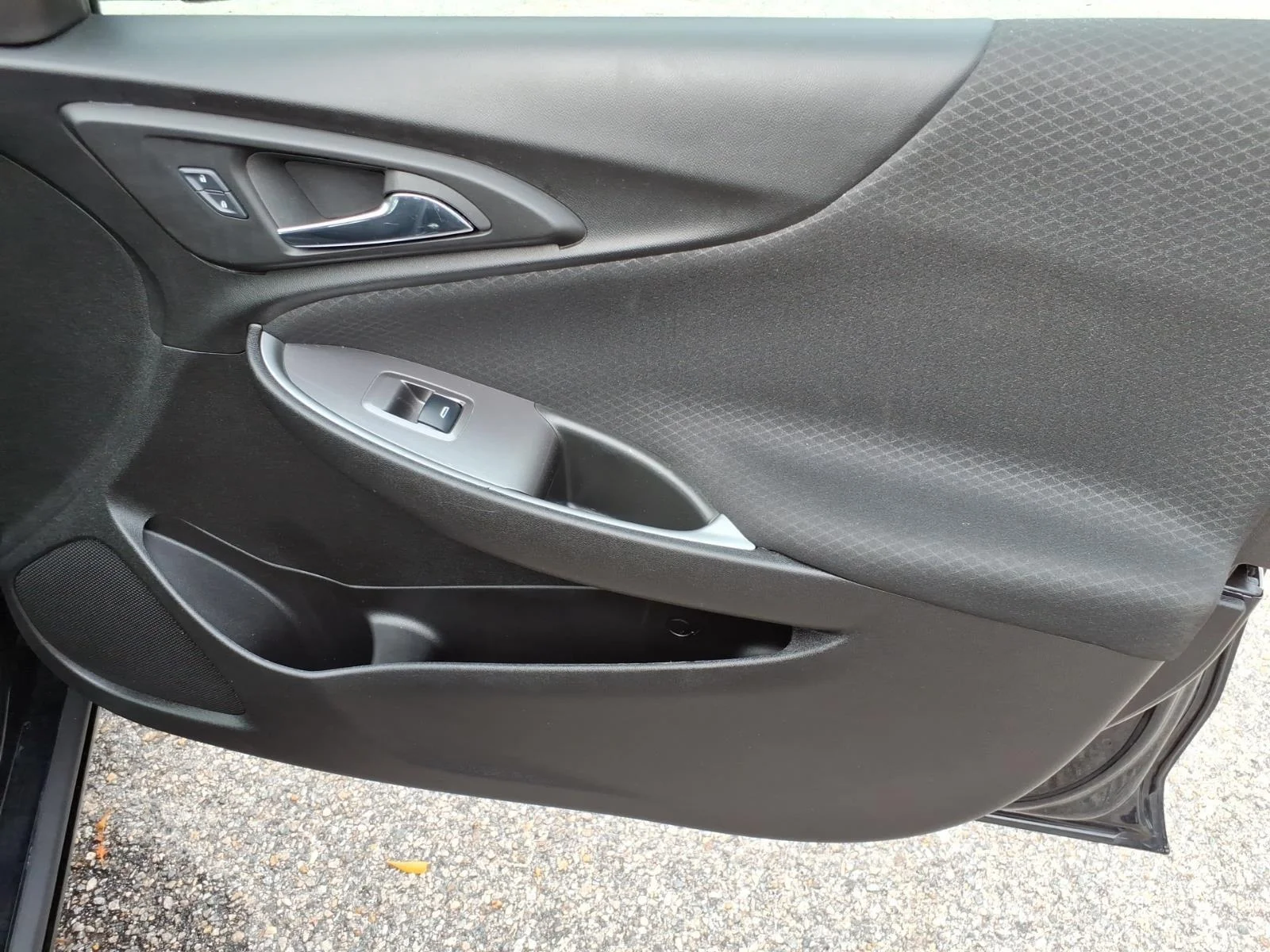Used 2025 Mosaic Black Metallic Chevrolet LT image 23