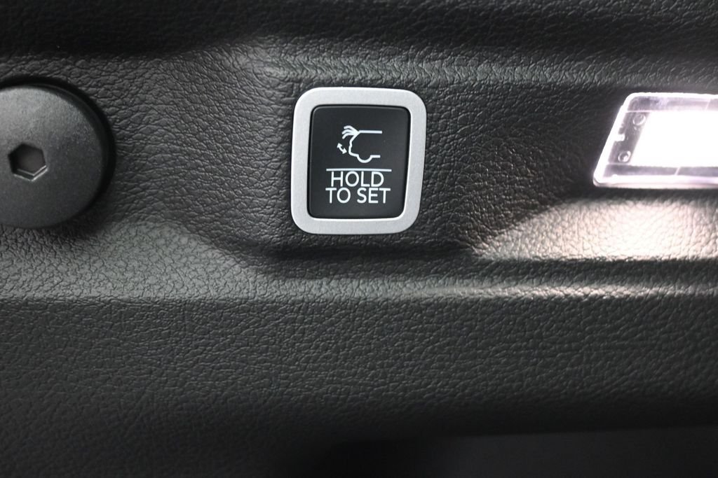 New 2026 Bright White Clear-Coat Exterior Paint Jeep Altitude image 14