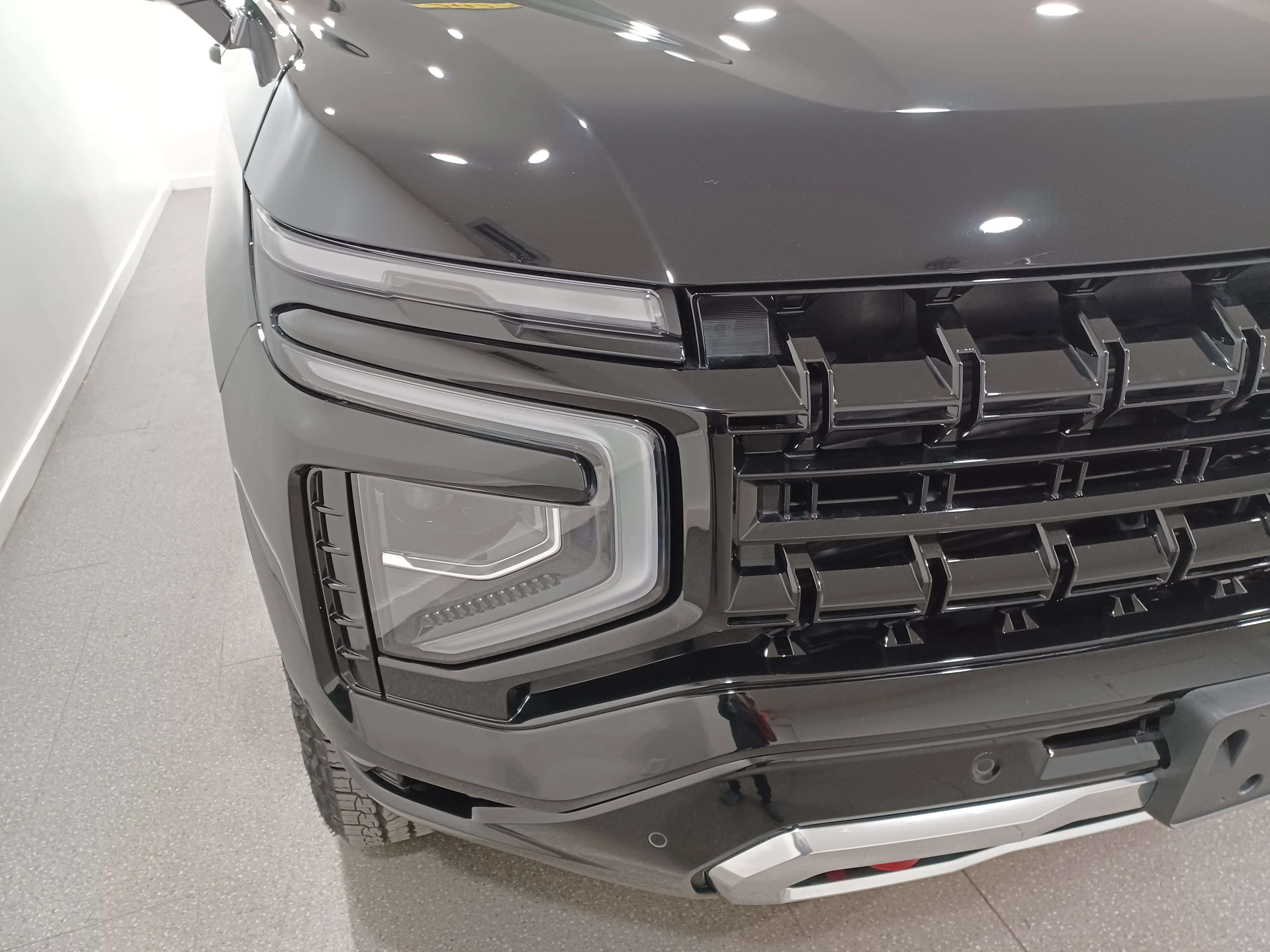 Certified Used 2025 Black Chevrolet Z71 4x4*7 Pass | Remote Start | Adaptive Cruise | Nav | 360 Cam | Pano Roof | Htd Leather image 4