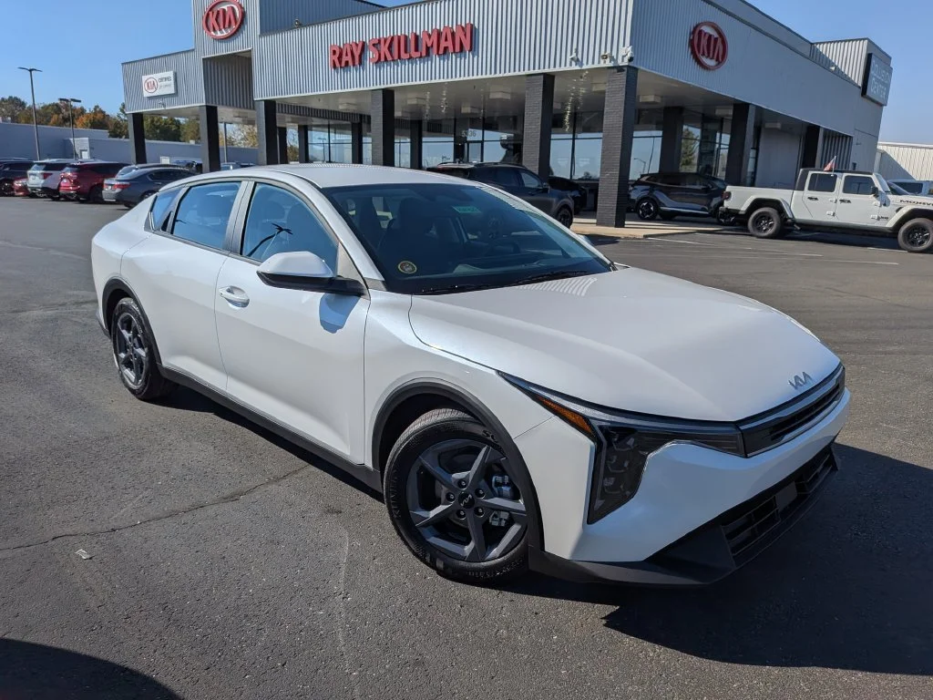 New 2027 Snow White Pearl Kia LXS image 28